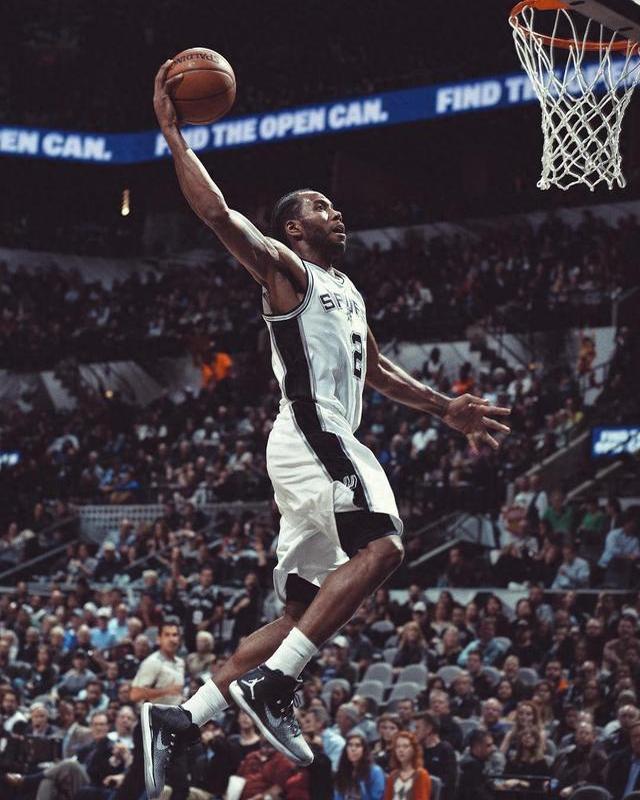 马克西半场15分，恩比德11中1，76人手握7分领先（马克西半场独取15分，恩比德11投仅1中，76人暂领先7分）