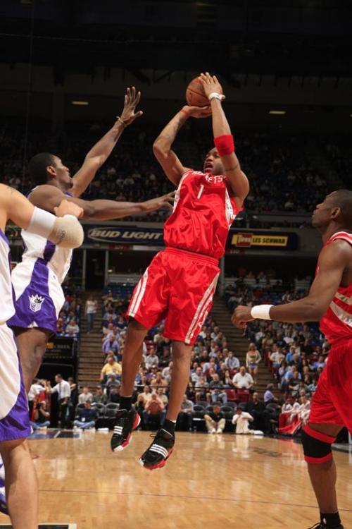 那不勒斯三分稳稳入账（那不勒斯稳拿三分）