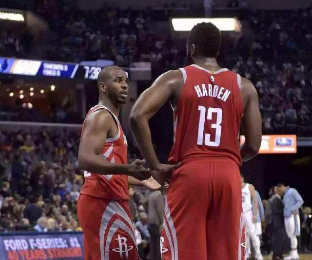 梅西正面交锋穆勒夺冠！梅西vs穆勒交手记录升至4胜7负（梅西与穆勒巅峰对决争冠，交手战绩更新至4胜7负）