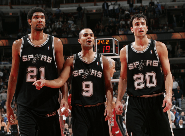 阿隆索：维尼修斯的事到此为止；明天的点球手是姆巴佩（阿隆索：维尼修斯话题就此打住，明日主罚点球者为姆巴佩）