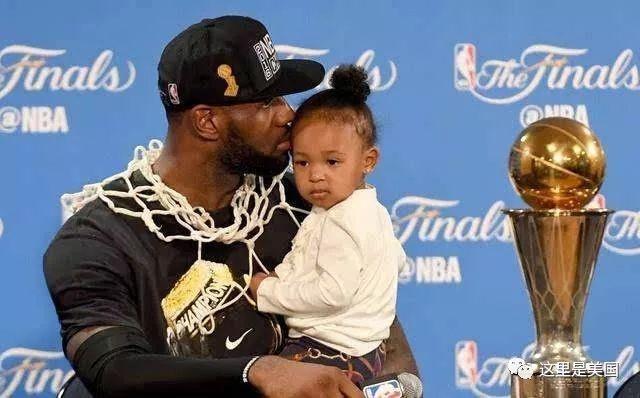 克瓦拉茨赫利亚双响炮率巴黎5-0大胜雷恩，重返争冠正轨（克瓦拉茨赫利亚梅开二度，巴黎5-0横扫雷恩重回争冠轨道）