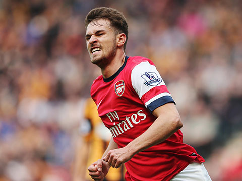 安永佳港队回来状态爆棚，一分钟进球？！新鹏城什么...（安永佳港队强势回归，开场一分钟闪击！新鹏城怎么了？）