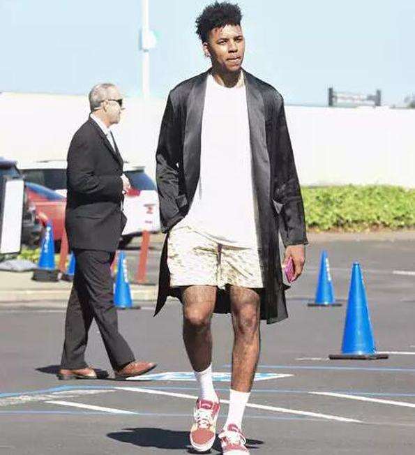 中国澳门U20男足队长：跟学校请假来踢全运会，还得补作业（中国澳门U20男足队长为踢全运会向学校请假，赛后还要补作业）