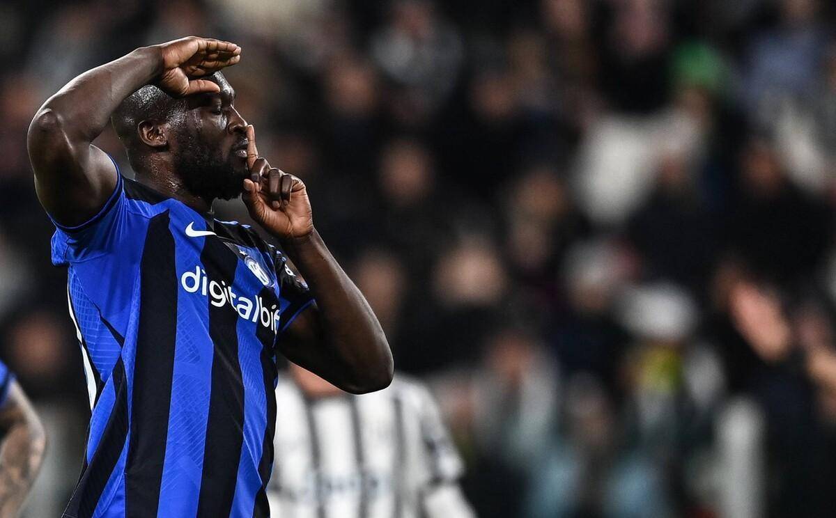 师徒重聚，阿隆索与维尔茨赛后拥抱致意，后者赠出比赛球衣（师徒再会，阿隆索赛后与维尔茨相拥，维尔茨赠球衣致意）